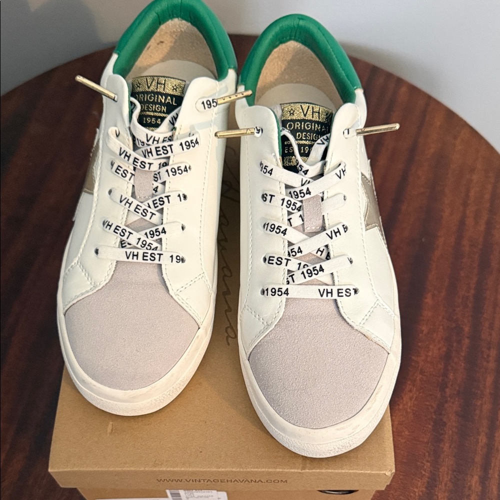 Vintage Havana White and Green Casual Sneakers, Sz. 9, Like new (worn once)